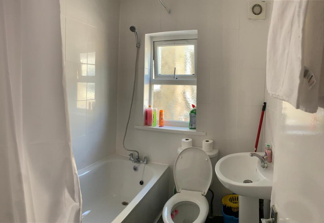 Beautiful Hoe Street First Floor One Bedroom Apartment B Walthamstow Londres Extérieur photo