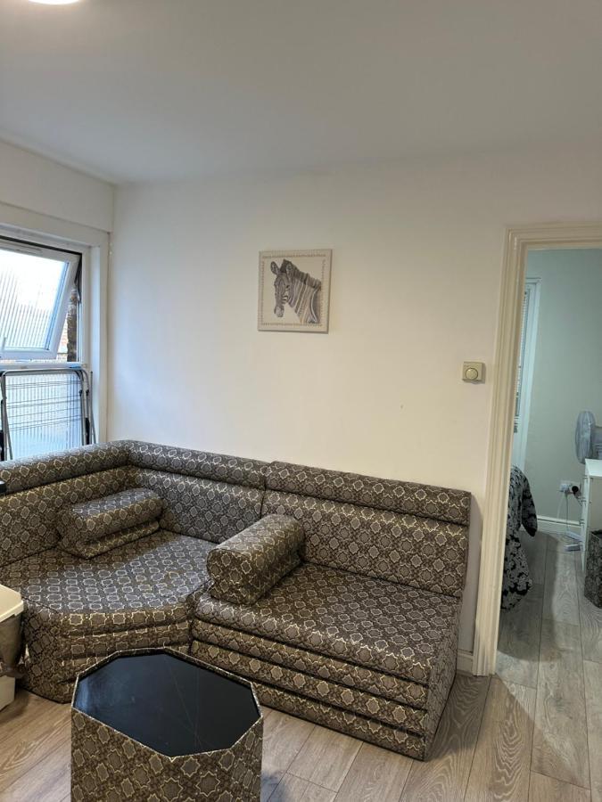Beautiful Hoe Street First Floor One Bedroom Apartment B Walthamstow Londres Extérieur photo